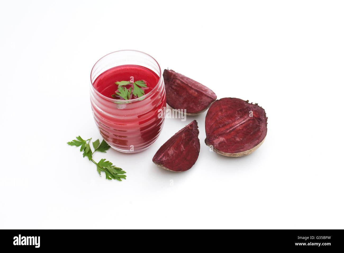 Jus de Betteraves rouges frais dans un verre. Banque D'Images