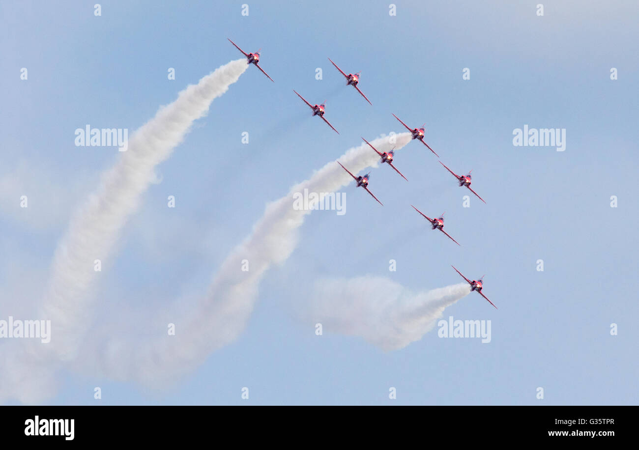 Les flèches rouges RAF aerobatic team vol face à l'appareil photo, Duxford Duxford meeting aérien américain, UK Banque D'Images