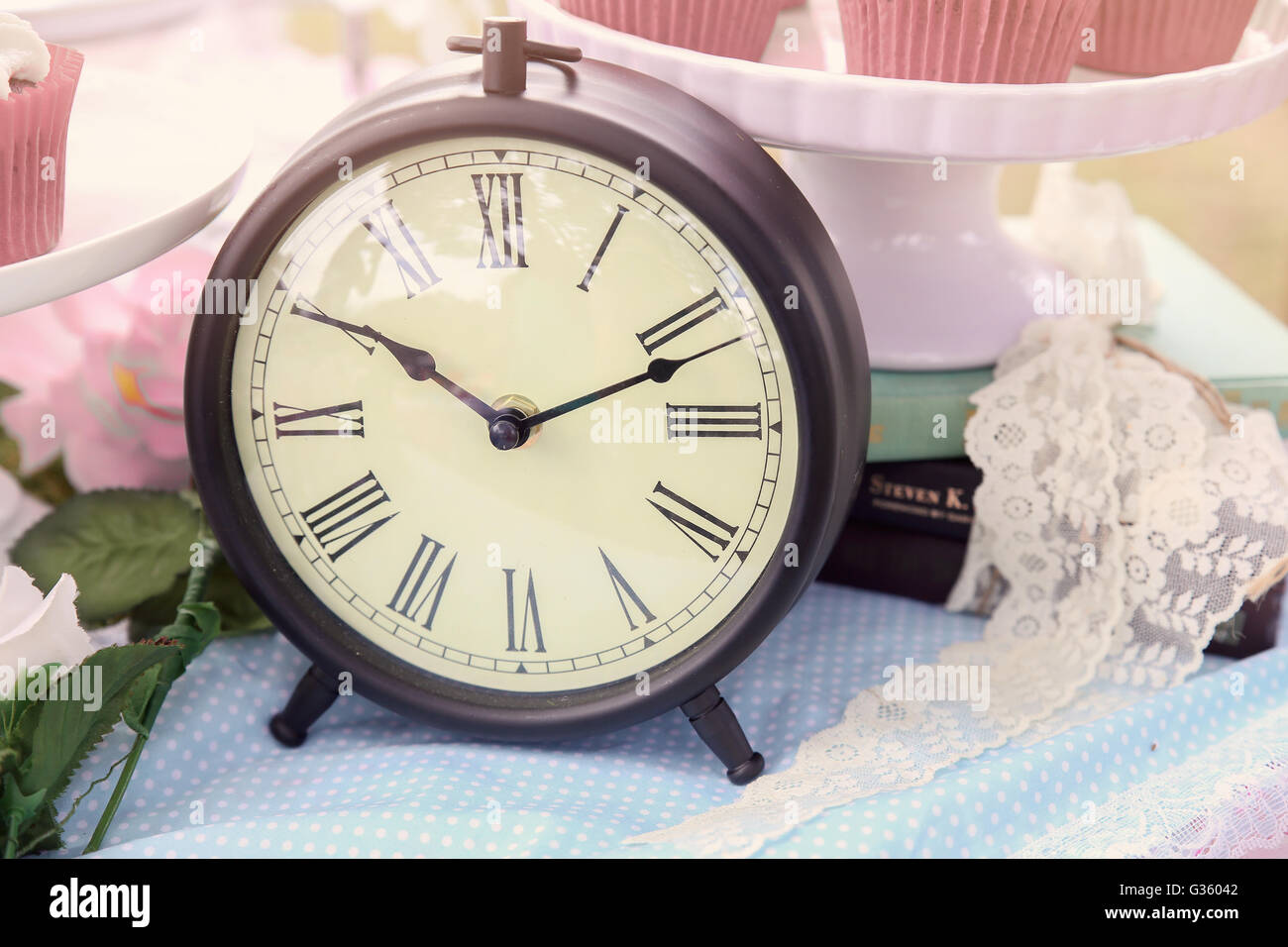 Une horloge, Alice au pays des merveilles Mad Hatters Tea Party, tonification Banque D'Images