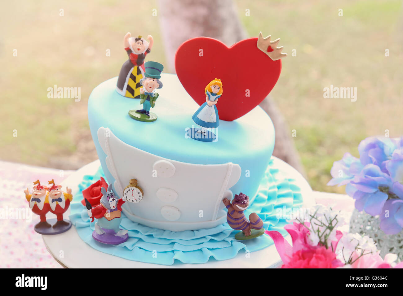 Mad Hatters Gateau Alice In Wonderland Tea Party Tonification Photo Stock Alamy