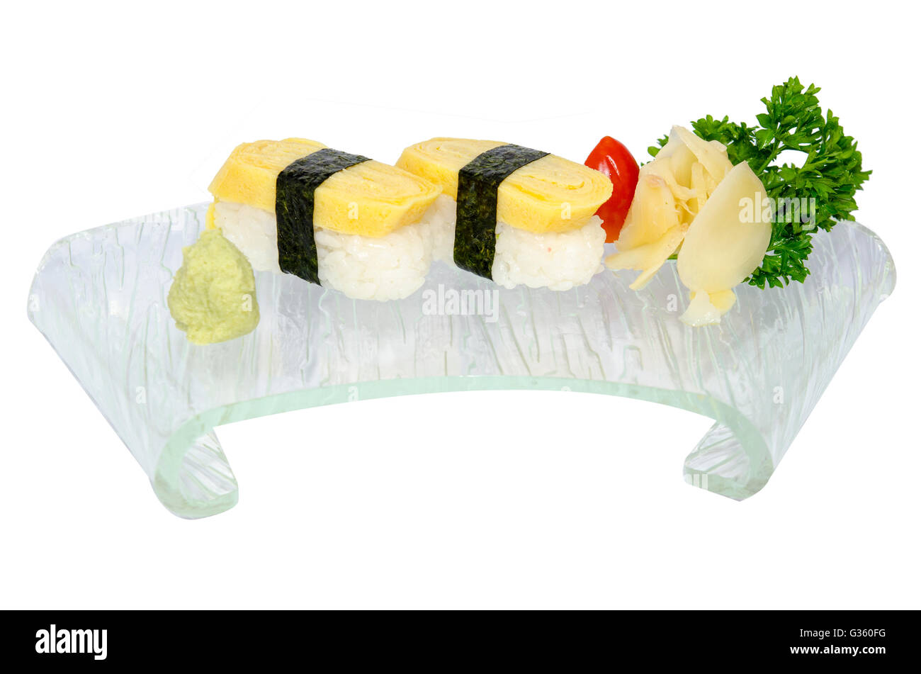 Tamago sushi. Tamago yaki sushi à l'aide d'un oeuf, comme un sushi omelette. Banque D'Images