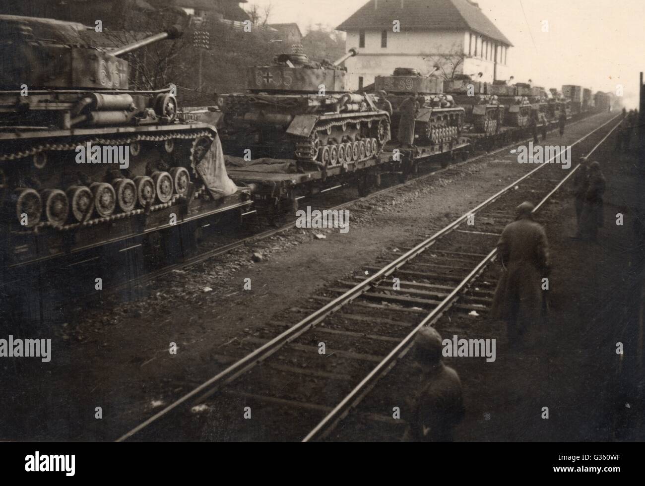 Les réservoirs de Waffen SS LAH sur rail pour le front russe 1943 Banque D'Images