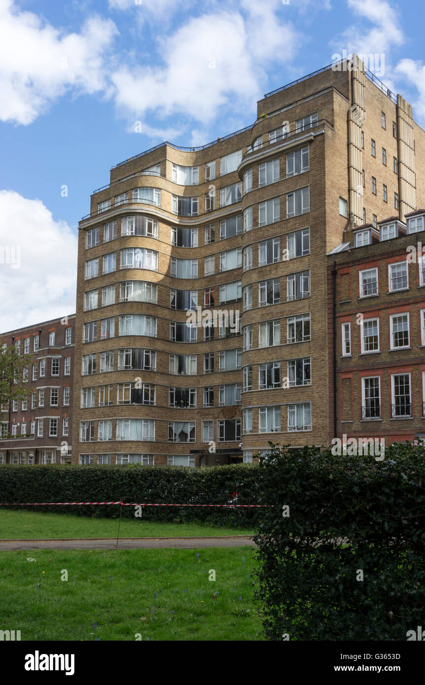 Florin Cour dans Smithfield est Whitehaven Mansions, la maison d'Hercule Poirot, dans la série ''Agatha Christie's Poirot'. Banque D'Images