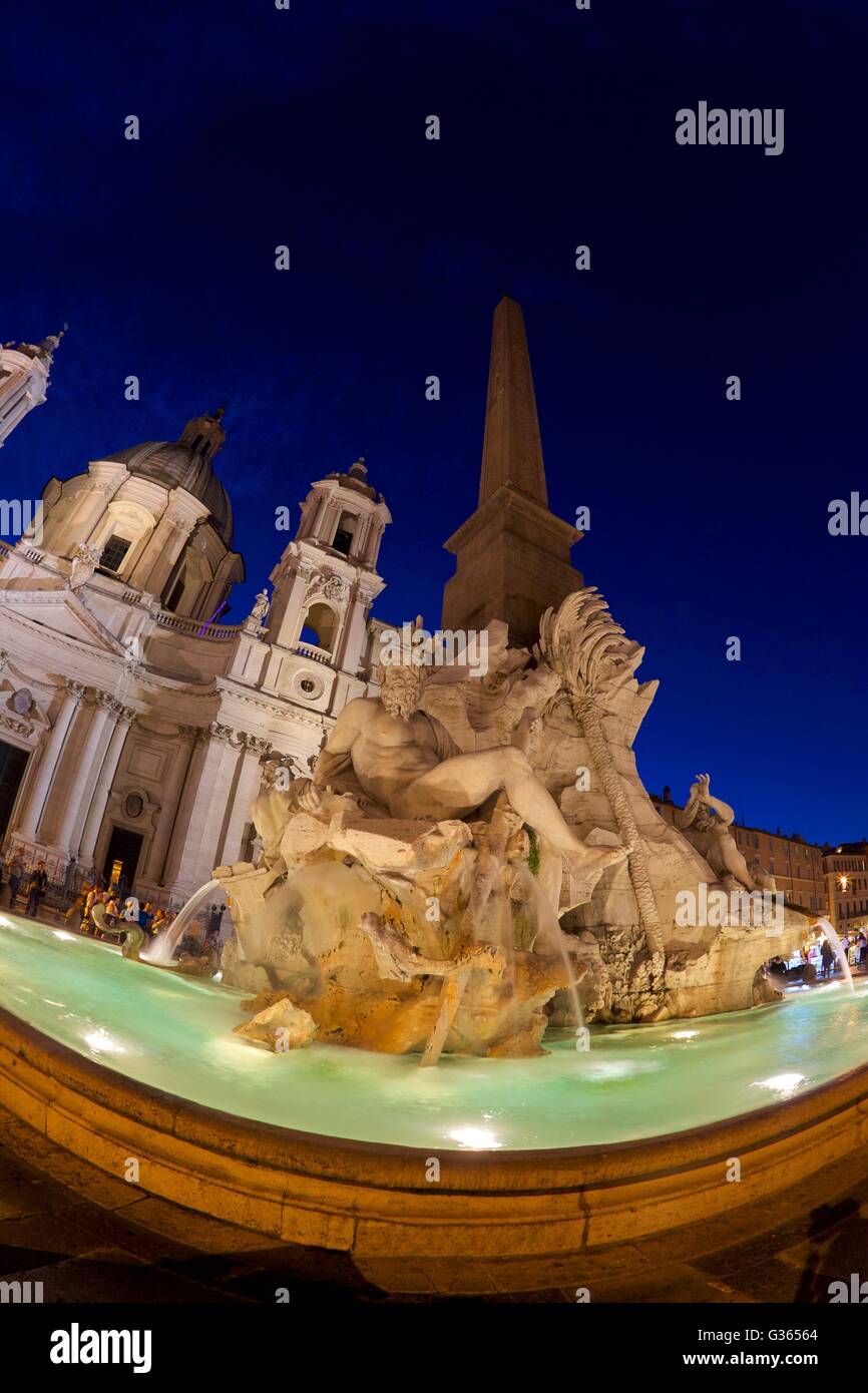 Fontaine des Quatre Fleuves, la Piazza Navona, Rome, Italie, Europe Banque D'Images