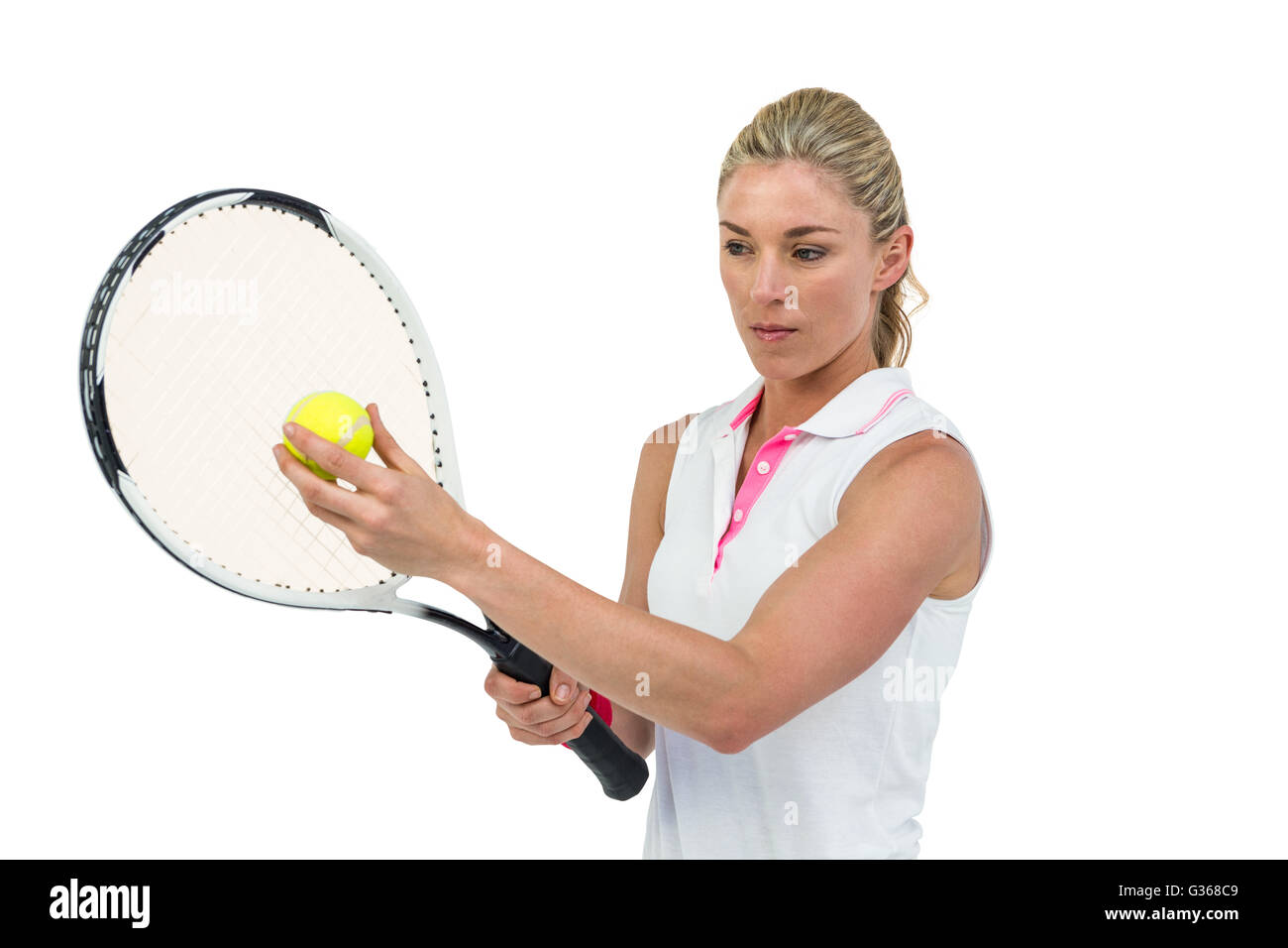 La tenue de l'athlète une raquette de tennis prêt à servir Banque D'Images