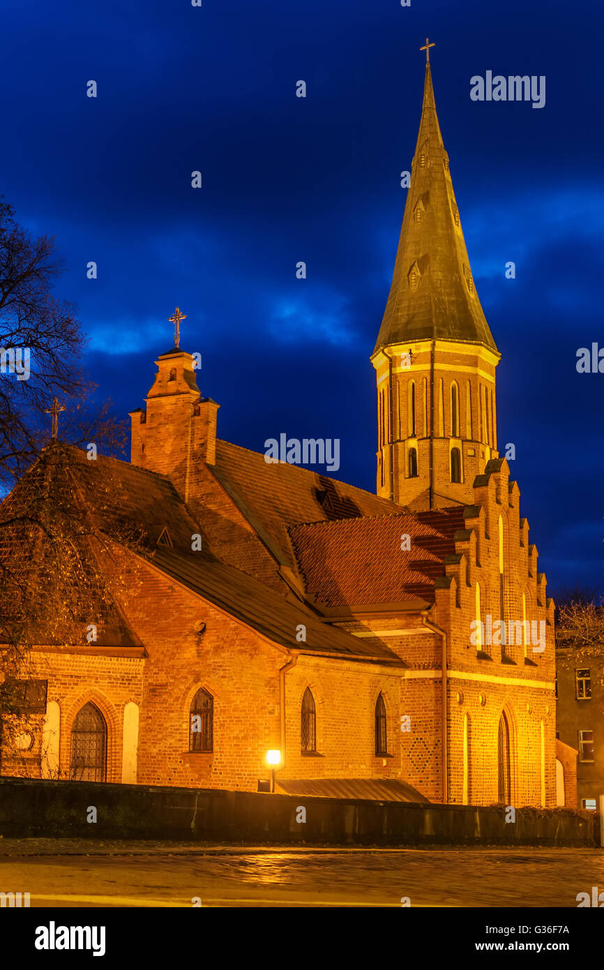 Kaunas, Lituanie : Vytautas' la grande église de nuit Banque D'Images