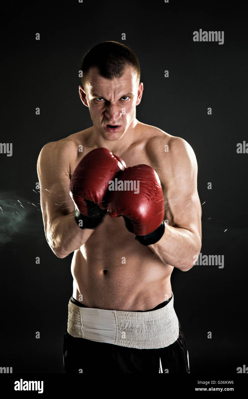 Kickbox musculaire ou Le muay thai, la boxe fighter. Portrait. Banque D'Images