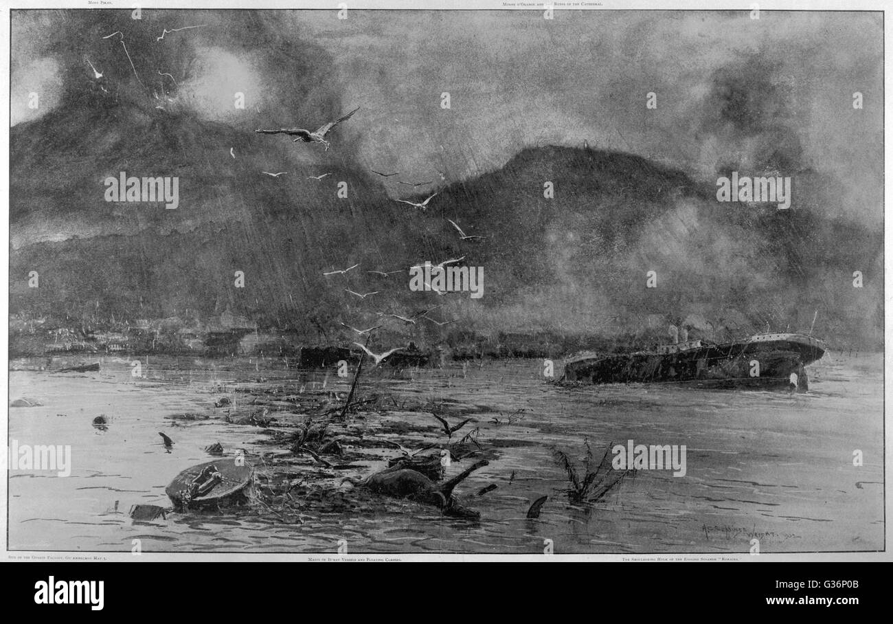 La montagne Pelée : un volcan actif en Martinique, Antilles. Vu ici 48 heures après l'éruption de 1902, qui a tué plus de 30 000 personnes dans la ville voisine de Saint-Pierre. Il est susceptible d'éclater à nouveau un jour. Date : 1902 Banque D'Images