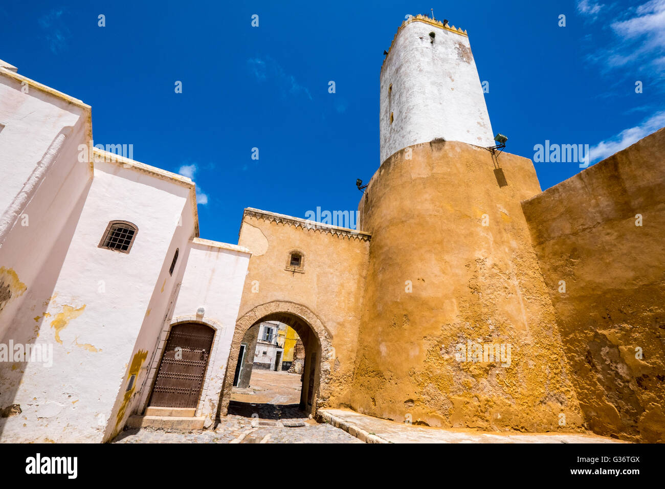 Architecture typique dans la médina (vieille ville) d'El Jadida, une ancienne ville fortifiée portugaise sur la côte atlantique du Maroc Banque D'Images
