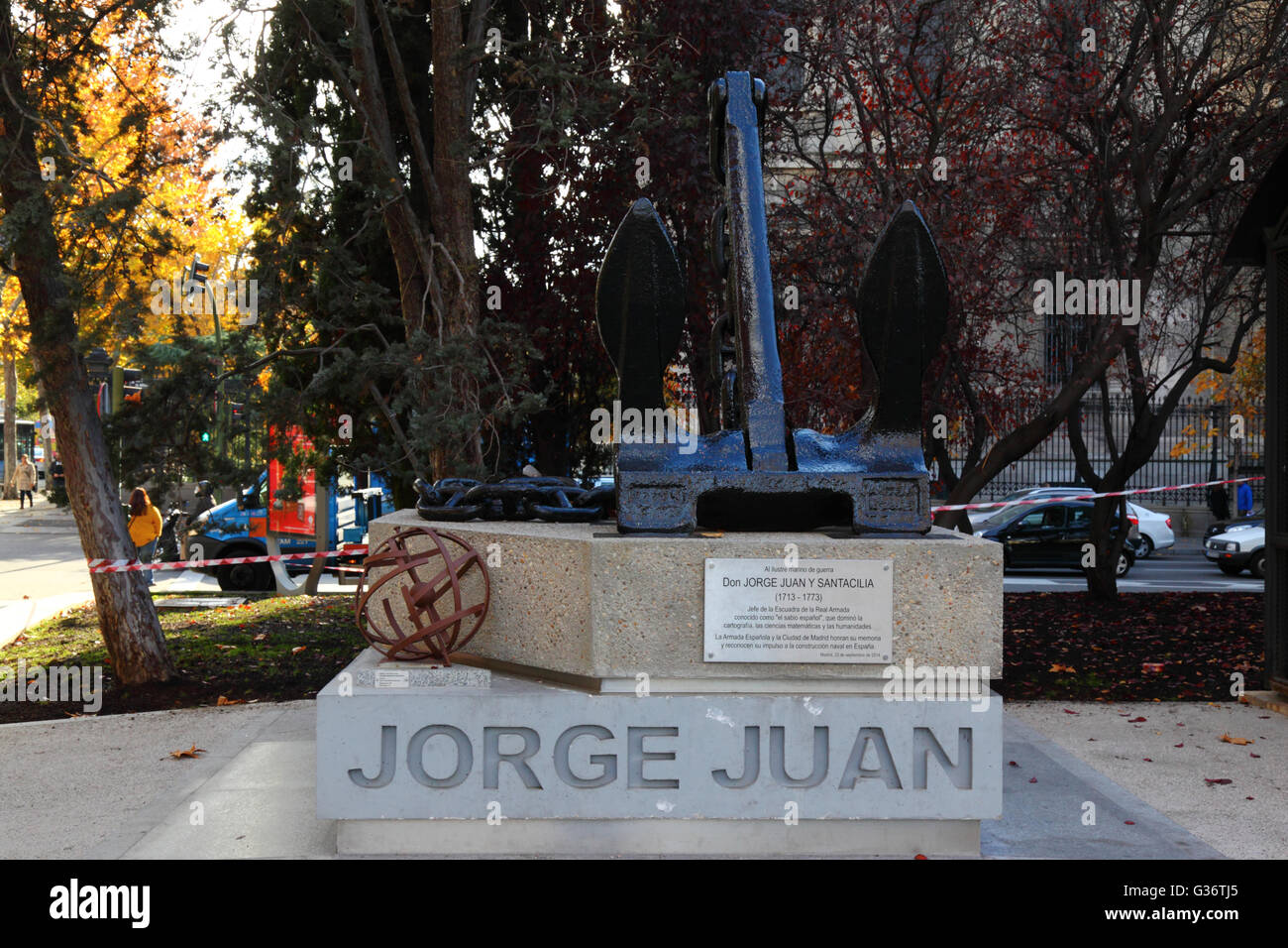 Monument à l'officier de marine 18e siècle Don Jorge Juan y Santacilia dans le Jardines del Descubrimiento, Madrid, Espagne Banque D'Images