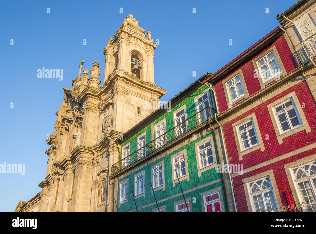 Convento dos Congregados et maisons colorées à Braga, Portugal Banque D'Images