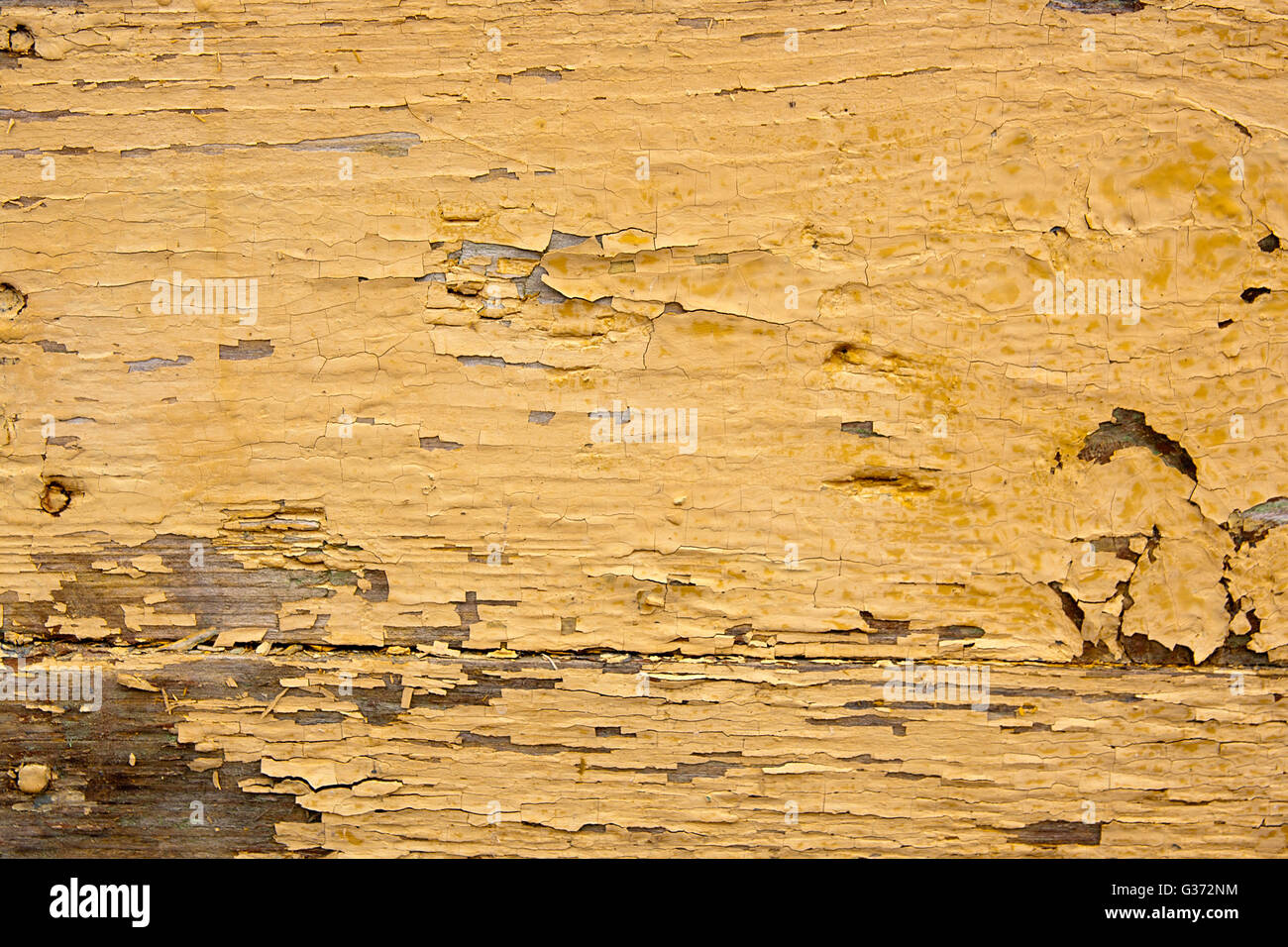 Texture bois avec peinture la couleur est arrachée. L'écaillage de la peinture orange - texture de fond en bois. Banque D'Images