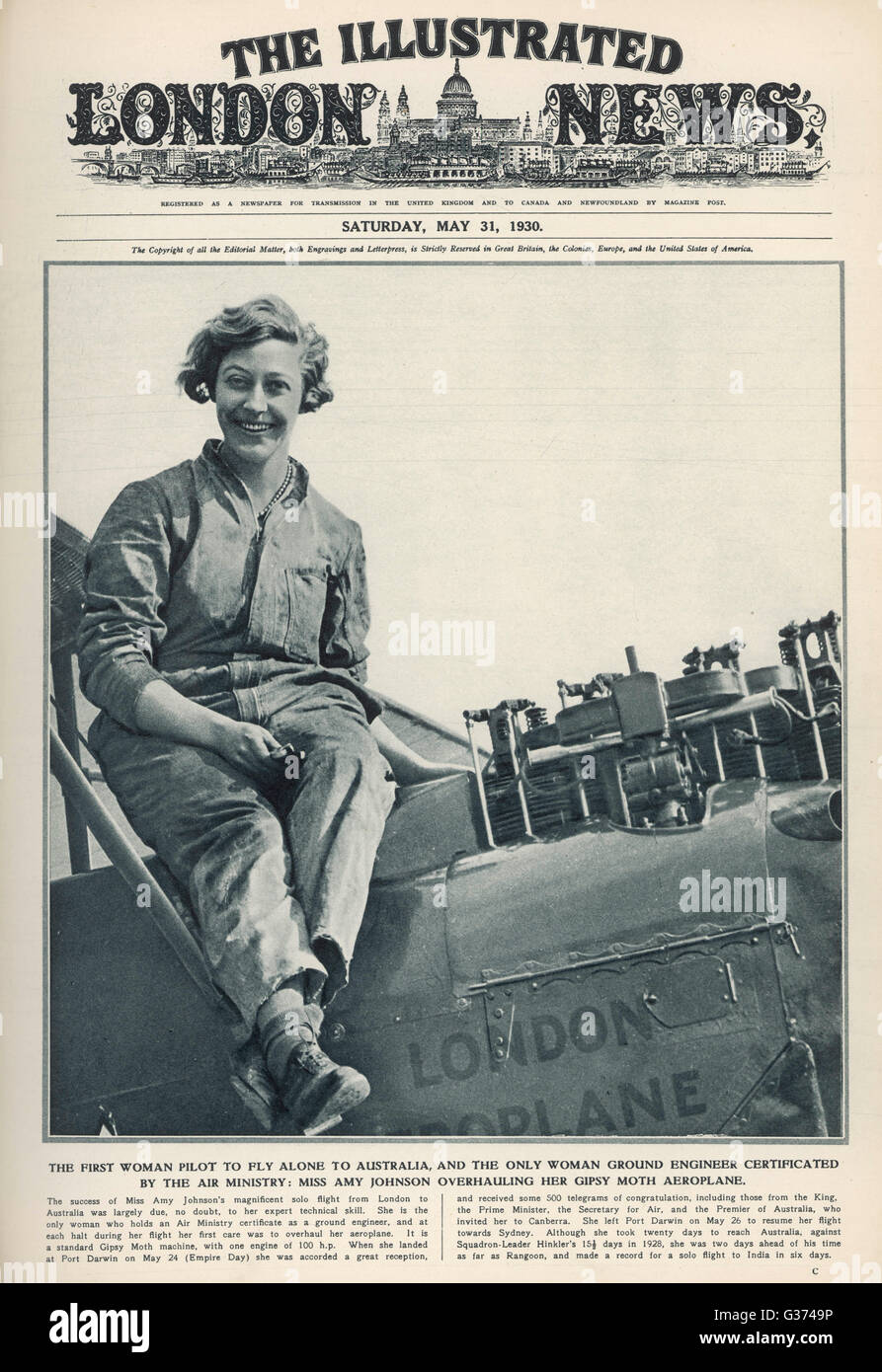 Miss Amy Johnson la révision de son avion après l'atterrissage de la Spongieuse en Australie. Elle a été la première femme pilote à voler seul pour Australie Date : Mai 1930 Banque D'Images