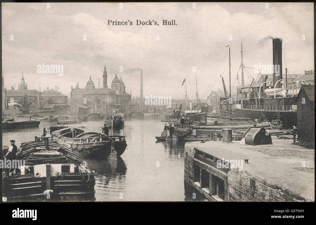 Les chalands et les paquebots à Prince's Docks, Hull. Date : vers 1905 Banque D'Images