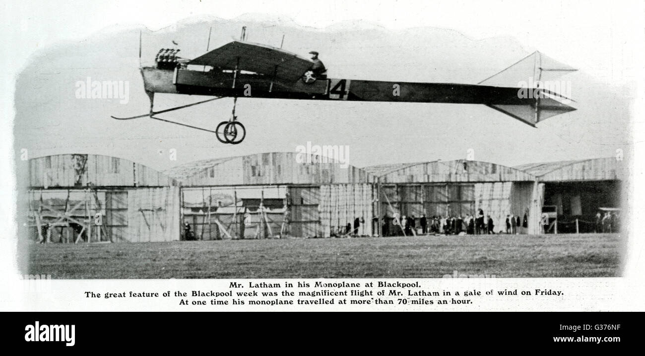 Hubert Latham's 'monoplan Antoinette' à Blackpool, Angleterre. En prenant part à la première réunion de l'aviation officiellement reconnus qui se tiendra en Grande-Bretagne, la semaine de vol Blackpool, qui a eu lieu en octobre 1909. Latham a décollé et couverts 8 milles en 11 m Banque D'Images
