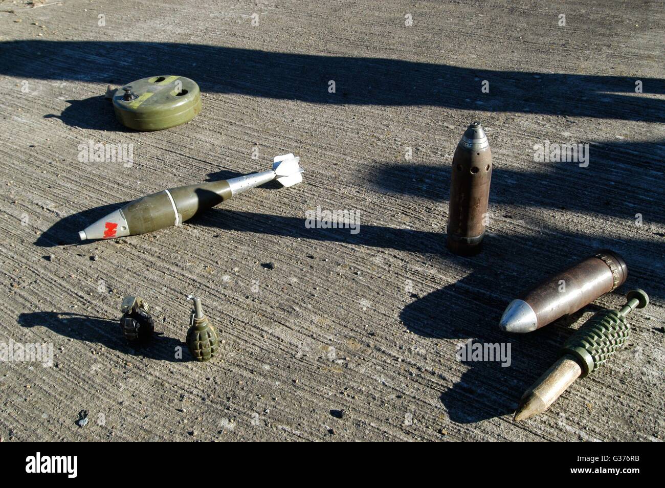 L'Eurocorps, l'army corps multinationaux, l'instruction au sujet des explosifs, des mines et des grenades d'artillerie Banque D'Images