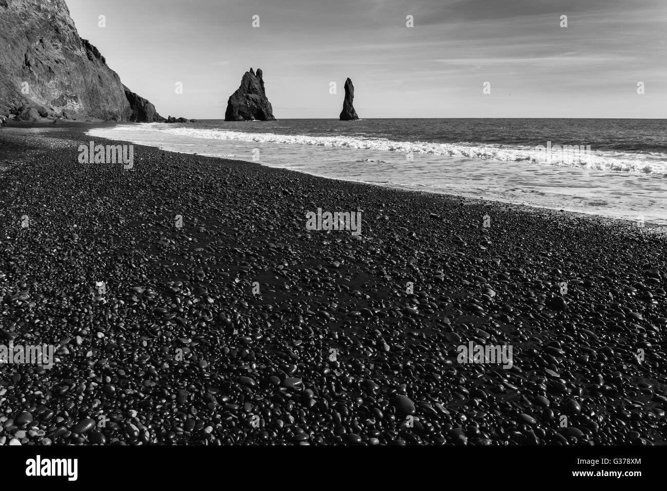 La plage de Reynisfjara qui jouit de l'Islande Banque D'Images