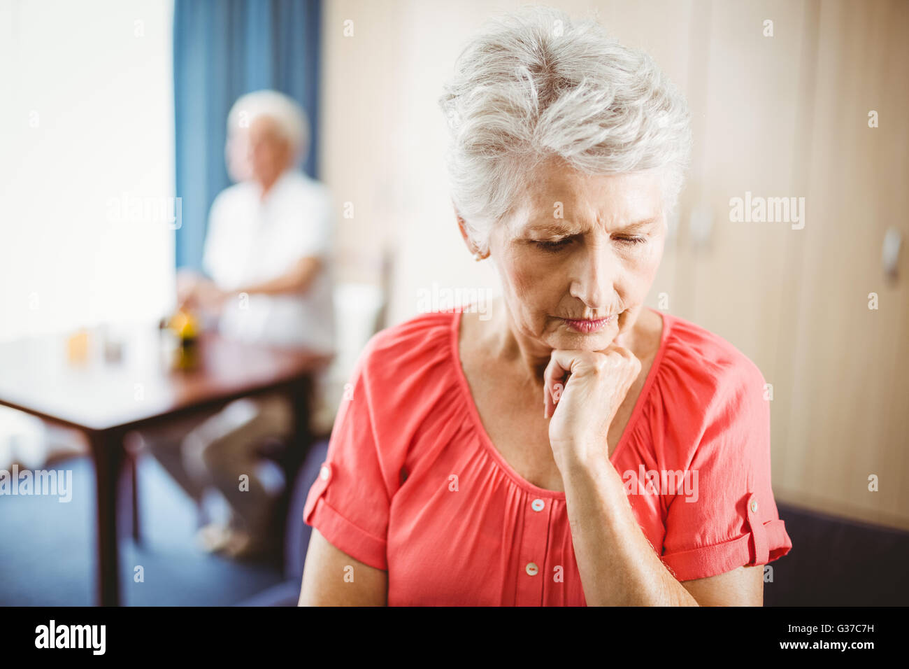 Happy woman touching her chin Banque D'Images