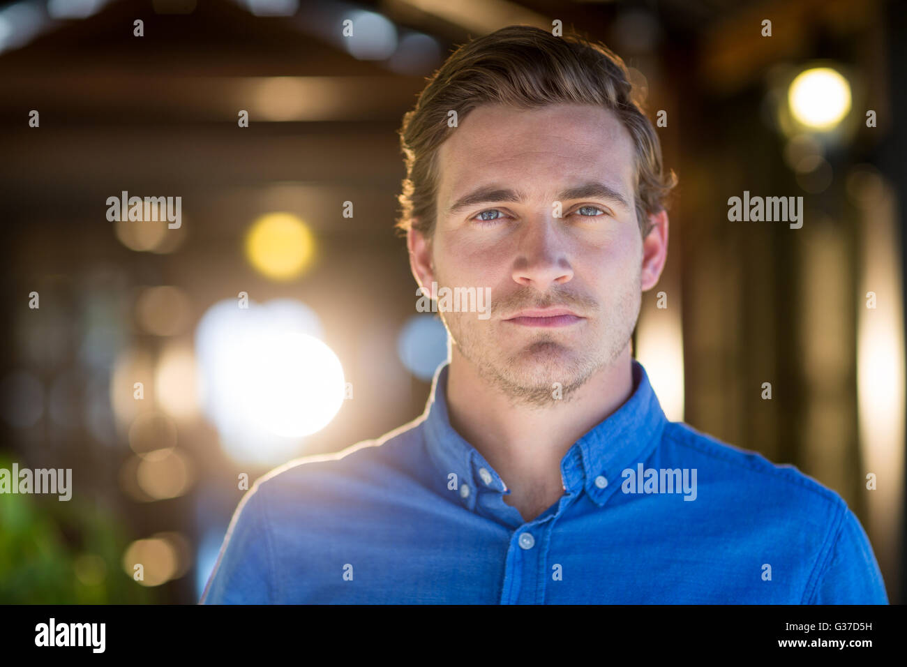 Portrait de l'homme confiant Banque D'Images