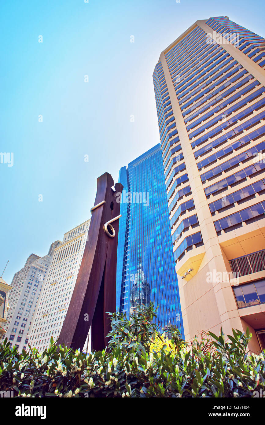 Philadelphie, USA - 4 mai 2015 : Clothespin statue et gratte-ciel du centre-ville de Philadelphie. New York, USA. Banque D'Images