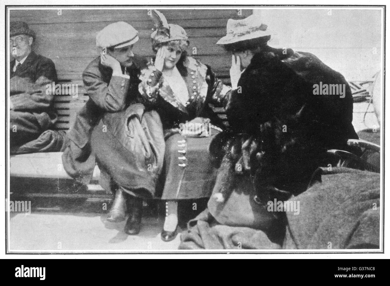 Les survivants à bord du "Carpathia" (Mr et Mme Harder, miel et Mme C M Hays dont le mari a été perdu). Date : 1912 Banque D'Images