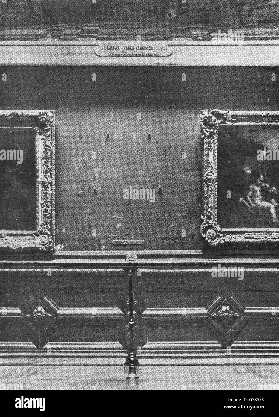 MONA LISA L'écart sur le mur de la galerie Carre du musée du Louvre, Paris, où la Joconde a été présenté avant qu'il a été volé Date : 1911 Banque D'Images