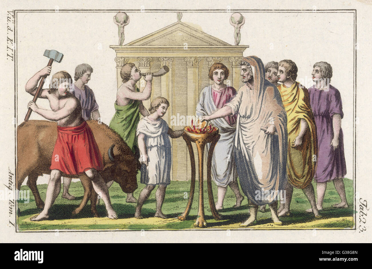 Un prêtre romain se prépare à sacrifier un taureau en face de son temple, tandis qu'un souffle d'acolyte une corne Banque D'Images