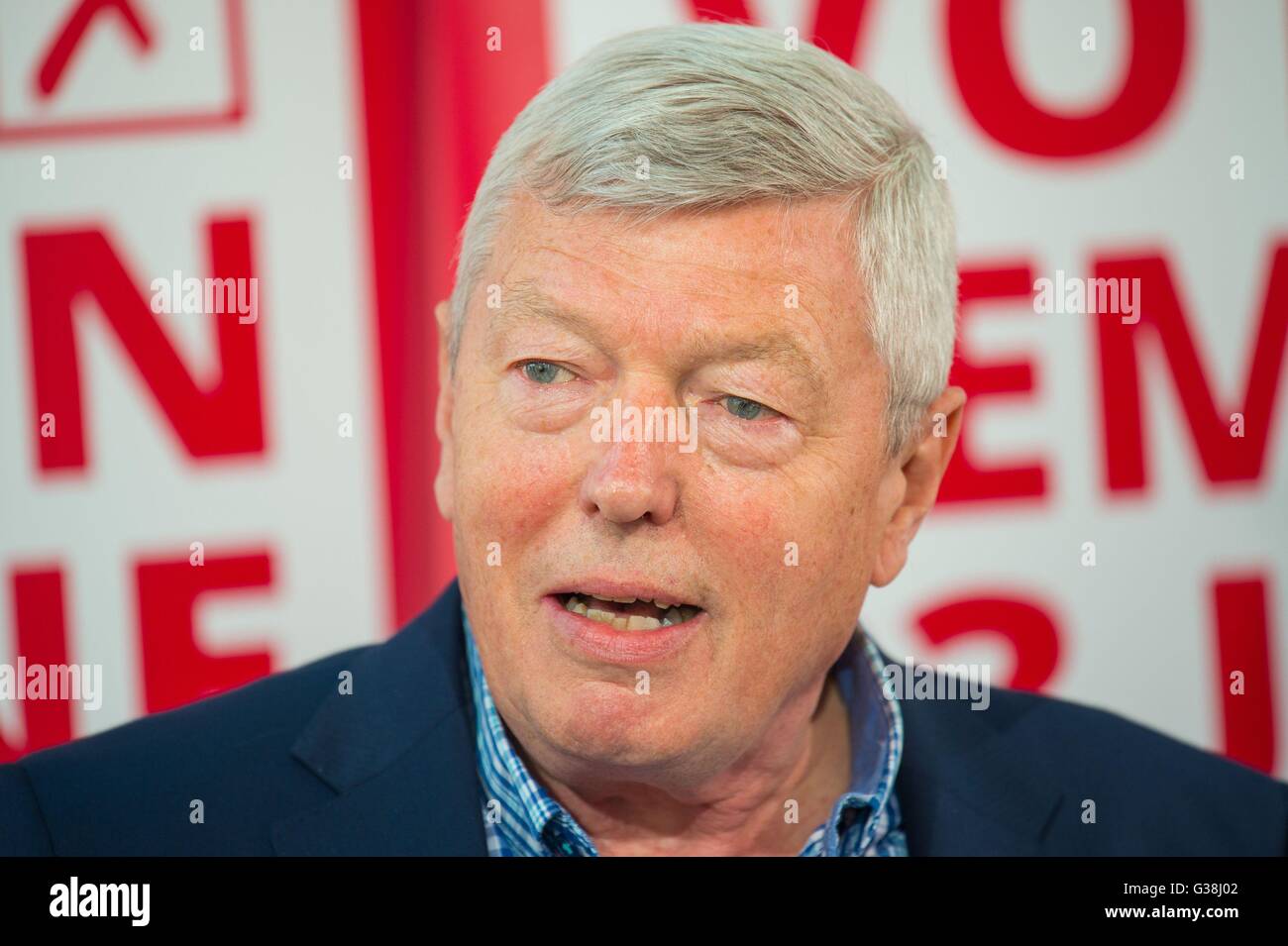 Alan Johnson parle au cours d'un vote de parti restent de cause, à l'Écharde de Londres. Banque D'Images