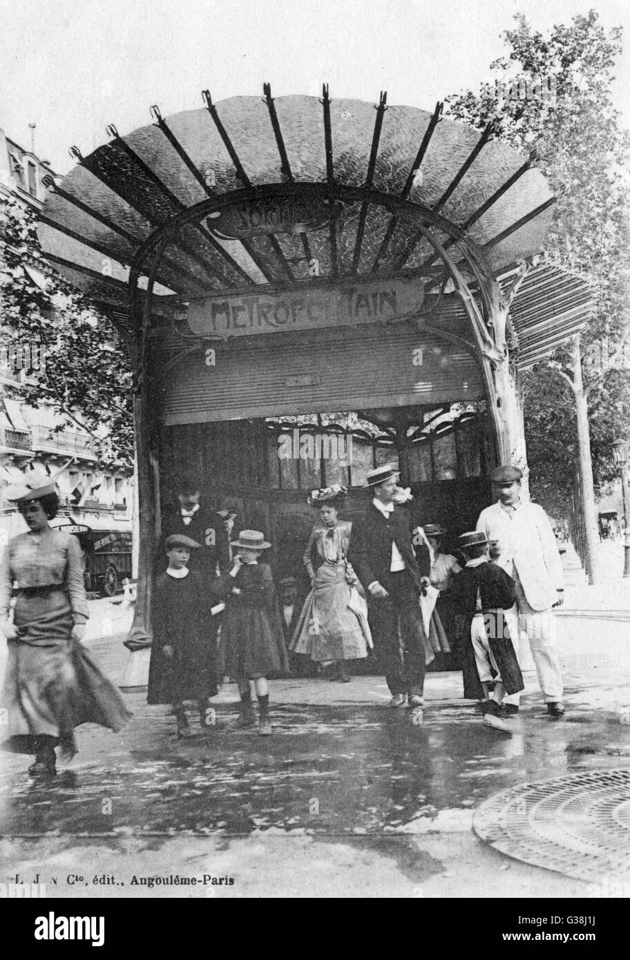 Le classique de style art nouveau des premières stations de métro, dans le centre de Paris Date : 1906 Banque D'Images