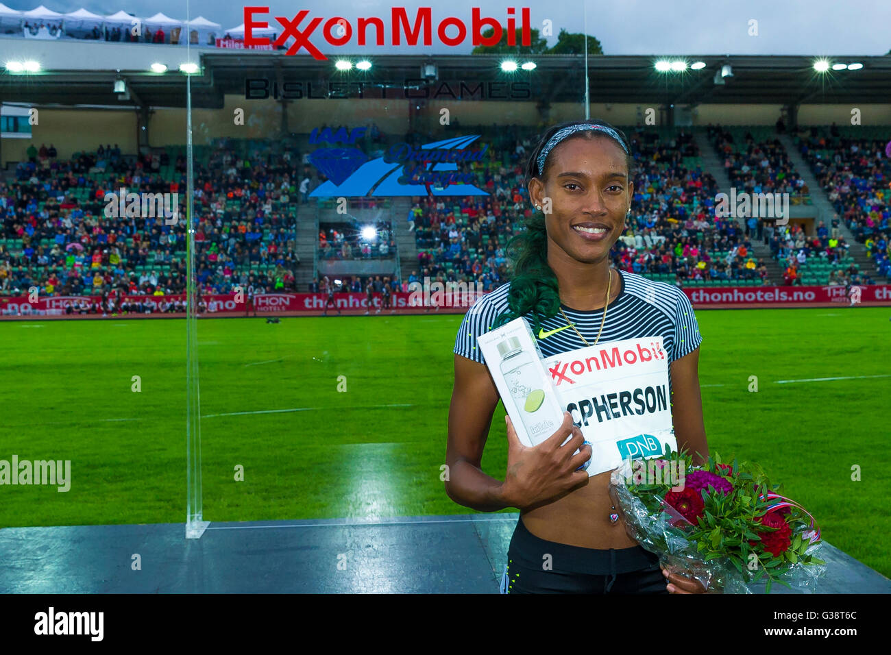 Oslo, Norvège. 09Th Juin, 2016. Diamond League Bislett Games. Stephenie Ann McPherson de la Jamaïque vainqueur du 400 m dames au cours de la Ligue de diamant de l'IAAF tenue à Exxon Mobil Bislett Games d'Oslo, Norvège. Credit : Action Plus Sport/Alamy Live News Banque D'Images