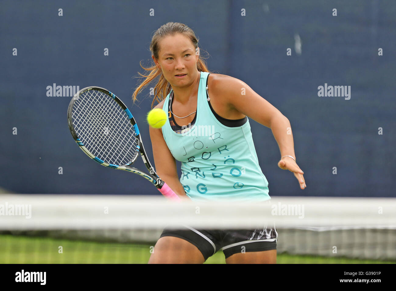 Centre de tennis de Nottingham, Nottingham, Royaume-Uni. 10 Juin, 2016. Aegon Nottingham WTA Open Day 7. Tara Moore de Grande-bretagne sur cour pratique : Crédit Plus Sport Action/Alamy Live News Banque D'Images