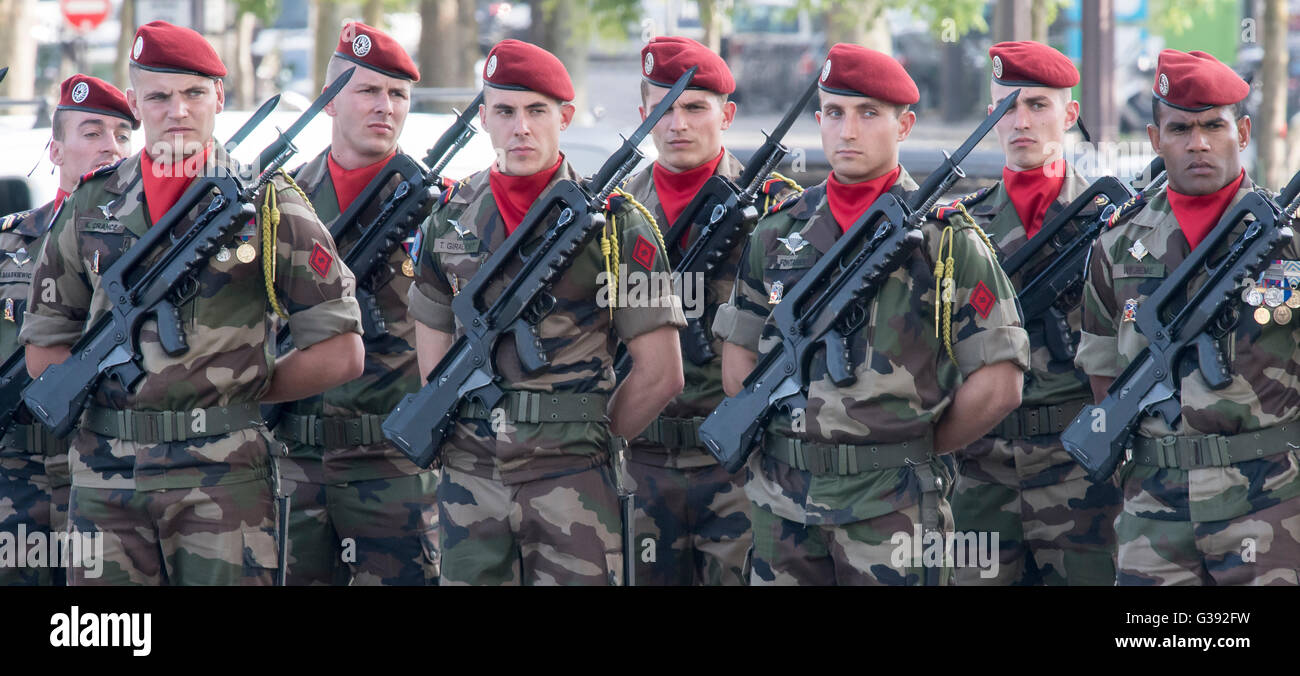 Paris, France. 9 juin, 2016. Les soldats de l'armée française au cours d'une visite d'État à Paris, France, 9 juin 2016. PHOTO : PETER KNEFFEL/dpa/Alamy Live News Banque D'Images