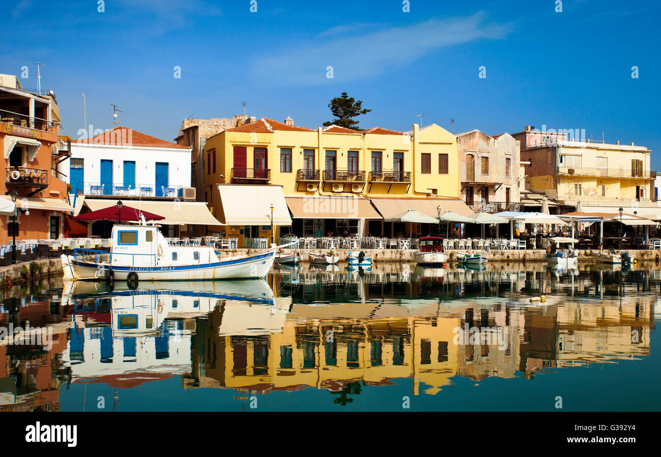 Vieux port vénitien de Rethymnon en Crète. Banque D'Images