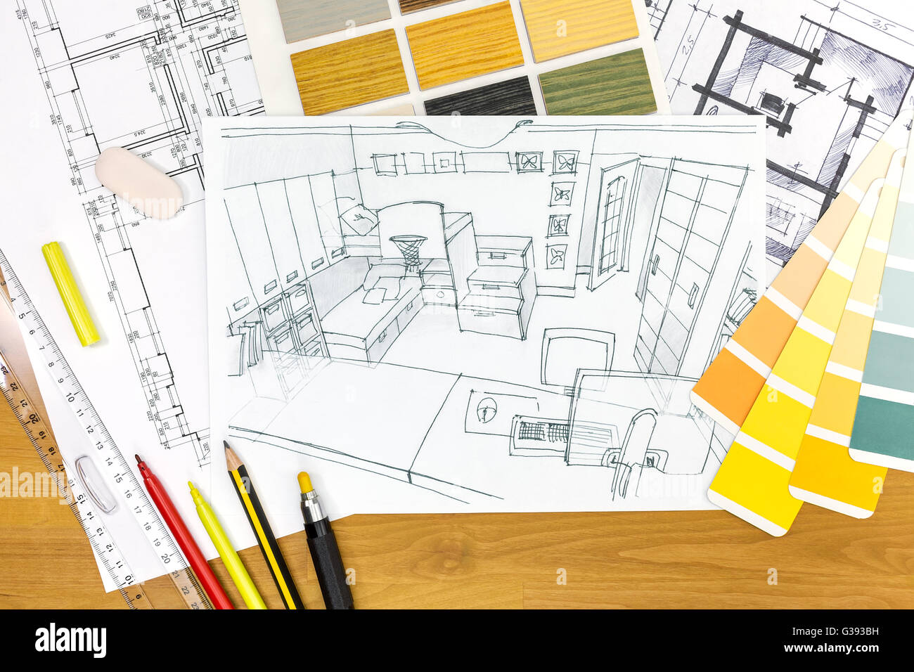 Photo de designer's 24 avec chambre enfants outils de dessin et croquis Banque D'Images