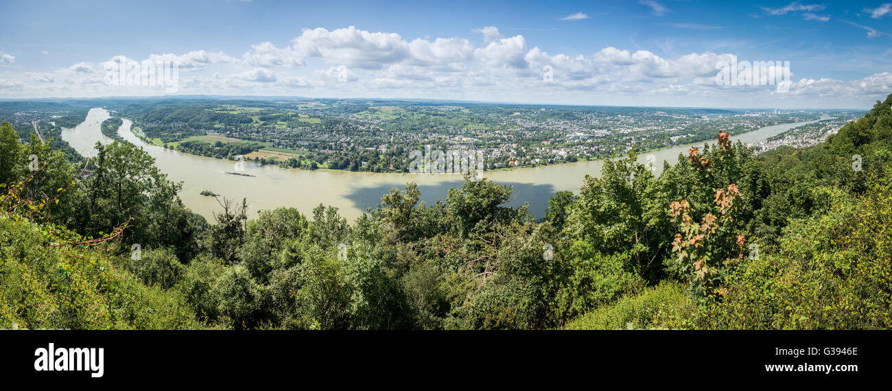 Vue panoramique sur le Rhin à partir de Drachenfels, à Bonn en Allemagne, la distance Banque D'Images