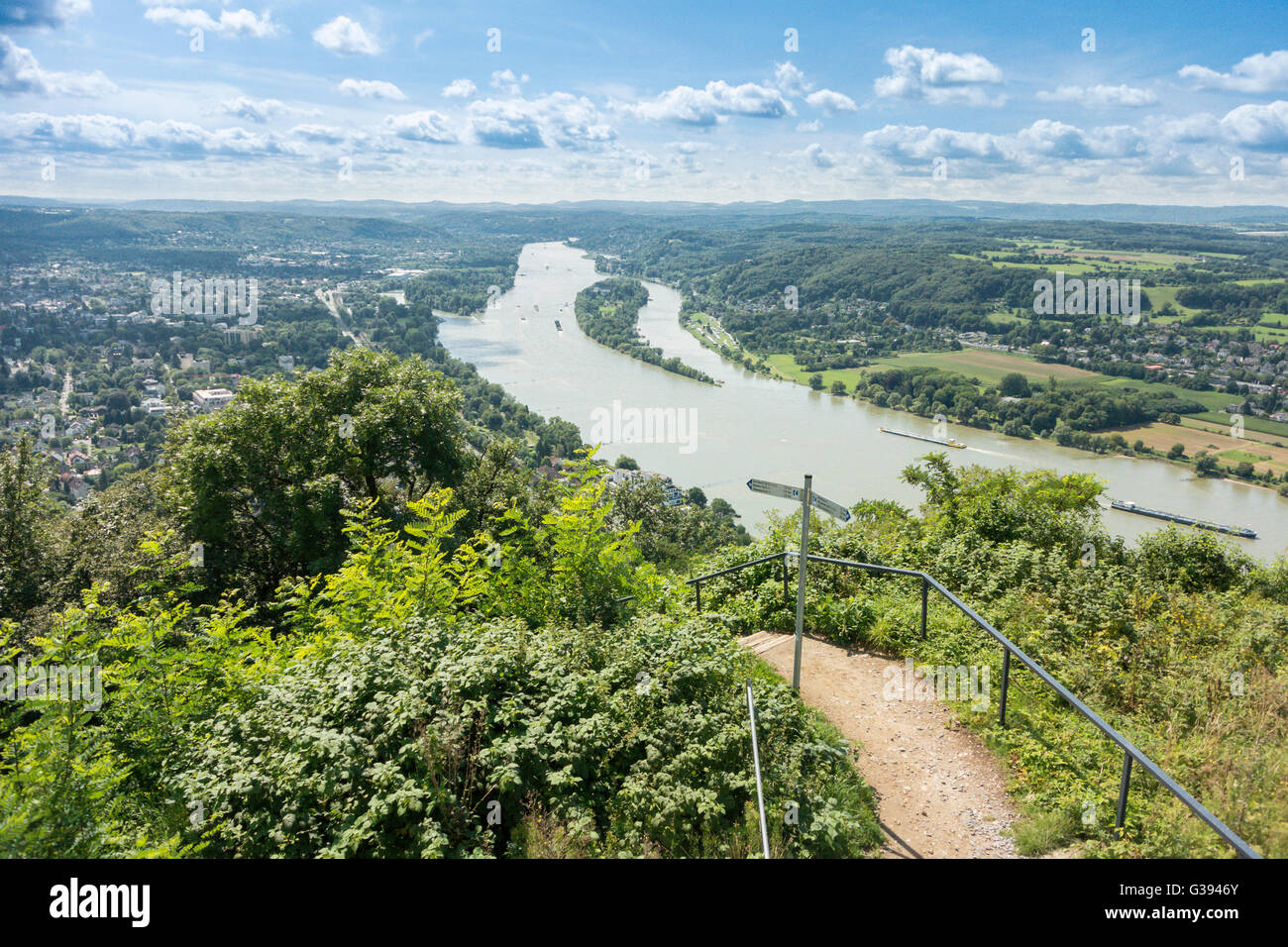 Vue sur le Rhin à partir de l'Allemagne, Drachenburg Banque D'Images