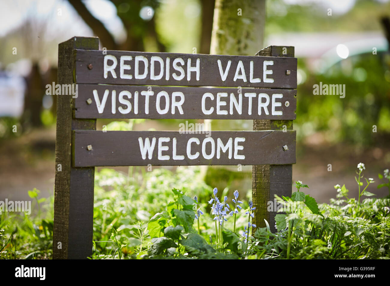 Vale rougeâtre Stockport country park Welcome sign post destination centre d'accueil en bois wc orienté Banque D'Images