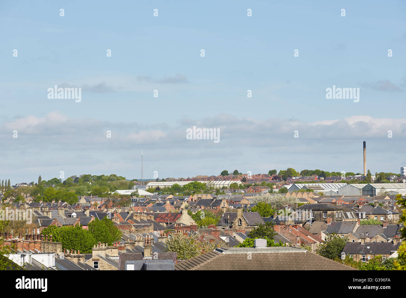 Le centre-ville de Barnsley horizon de toits toits d'ardoises cheminées à travers la ville en pierre de sable Banque D'Images