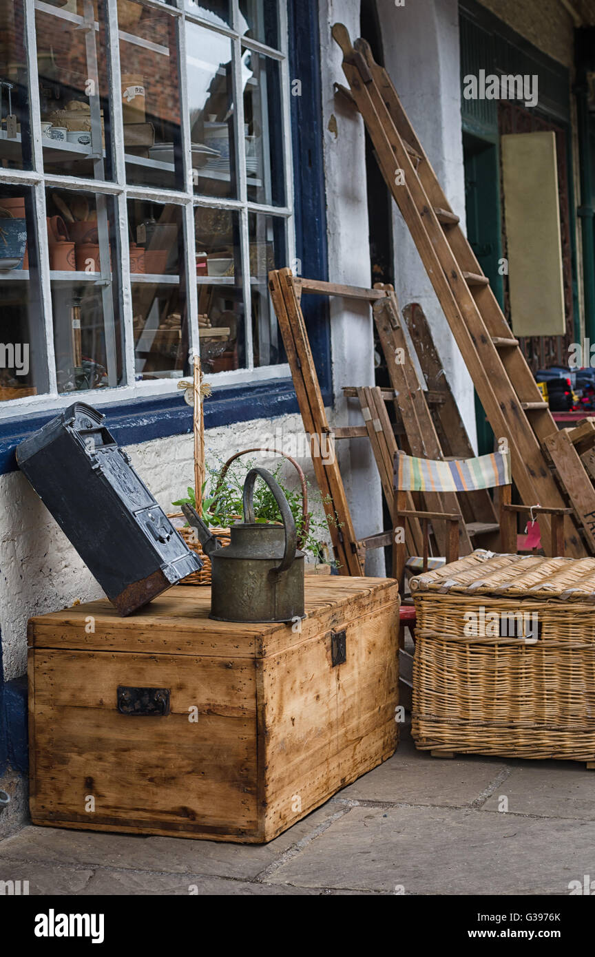 Bric-à-brac définition, divers petits articles collectés pour leur antiquaire, sentimentale, de déco, ou d'autres intérêts Banque D'Images