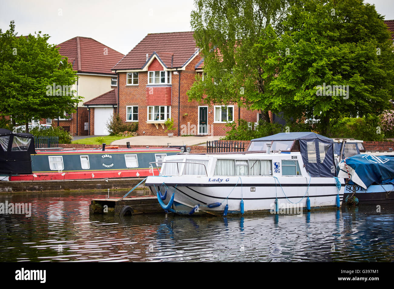 Canal d'Altrincham Marina à Oldfield Brow, canaux canal bateau 15-04 river stream waterway, bateau étroit, arrêts club cana Banque D'Images