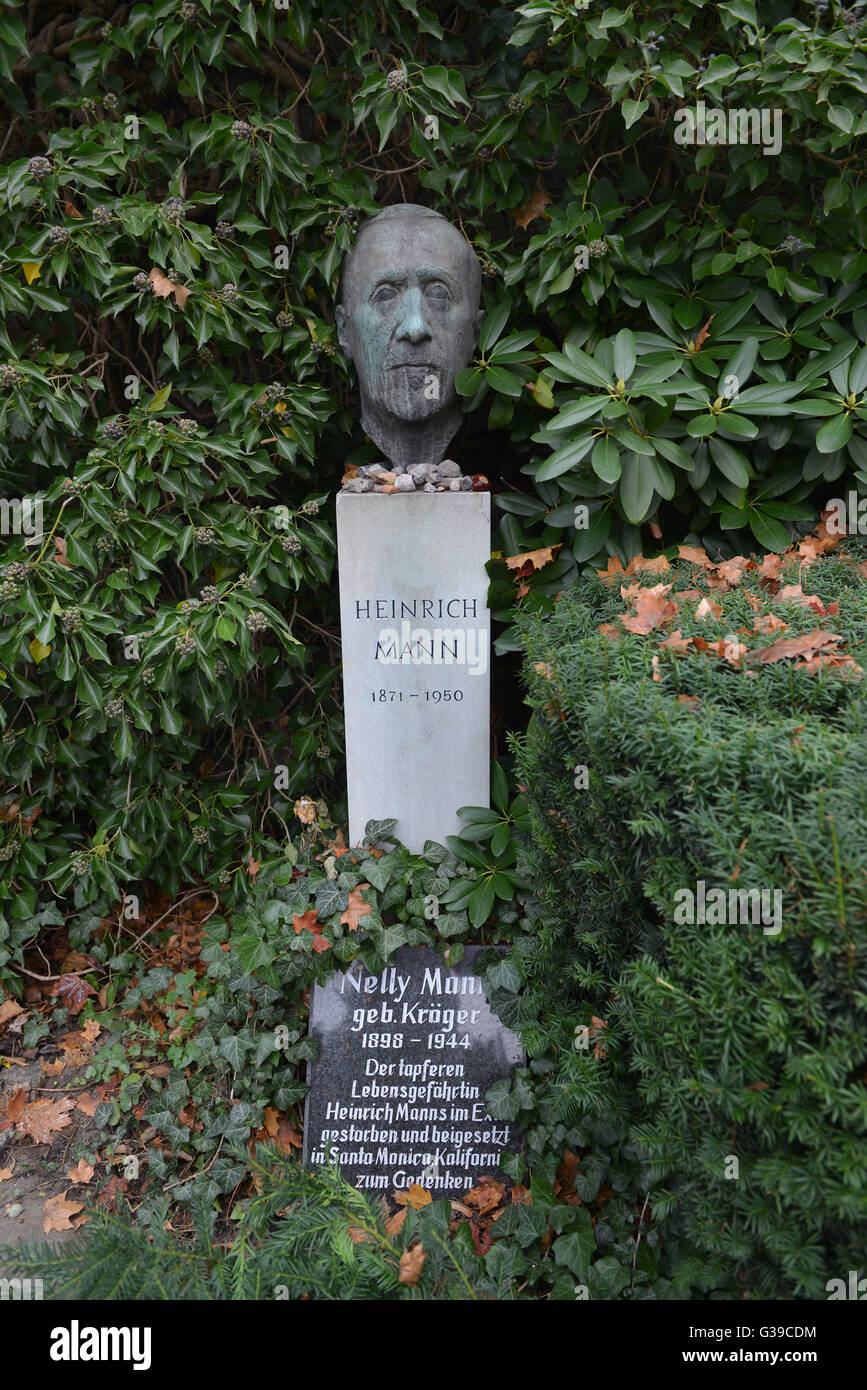 Grab, Heinrich Mann, Dorotheenstaedtischer Friedhof, Chausseestrasse, Mitte, Berlin, Deutschland / Dorotheenstädtischer Friedhof Banque D'Images