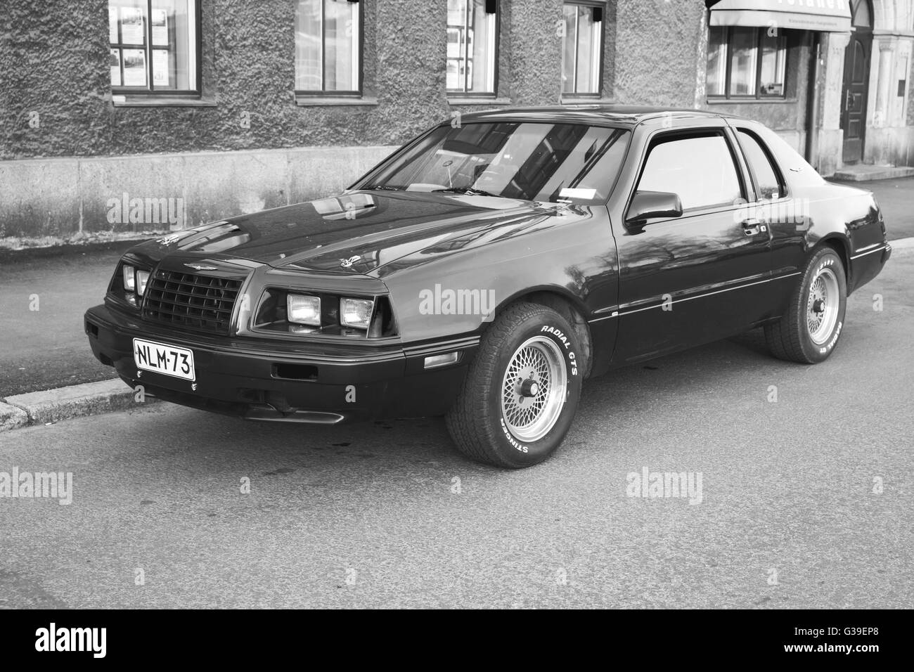 Porvoo, Finlande - Mai 7, 2016 : Ford Thunderbird neuvième génération est garée dans la rue. C'est un coupé de luxe personnel buil Banque D'Images