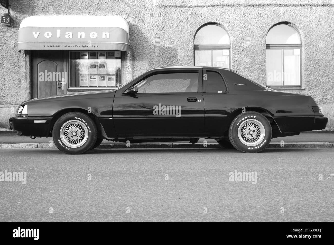 Porvoo, Finlande - Mai 7, 2016 : Ford Thunderbird neuvième génération est garée dans la rue. C'est un coupé de luxe personnel Banque D'Images