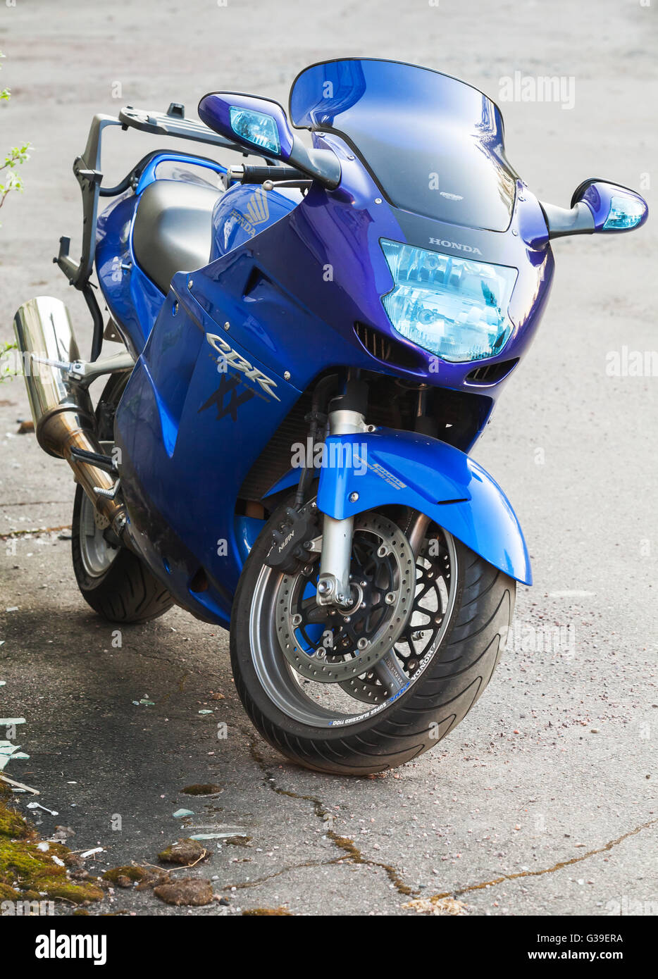 Imatra (Finlande) - 8 mai 2016 : Blue Sport bike. La Honda CBR1100XX Super Blackbird Banque D'Images