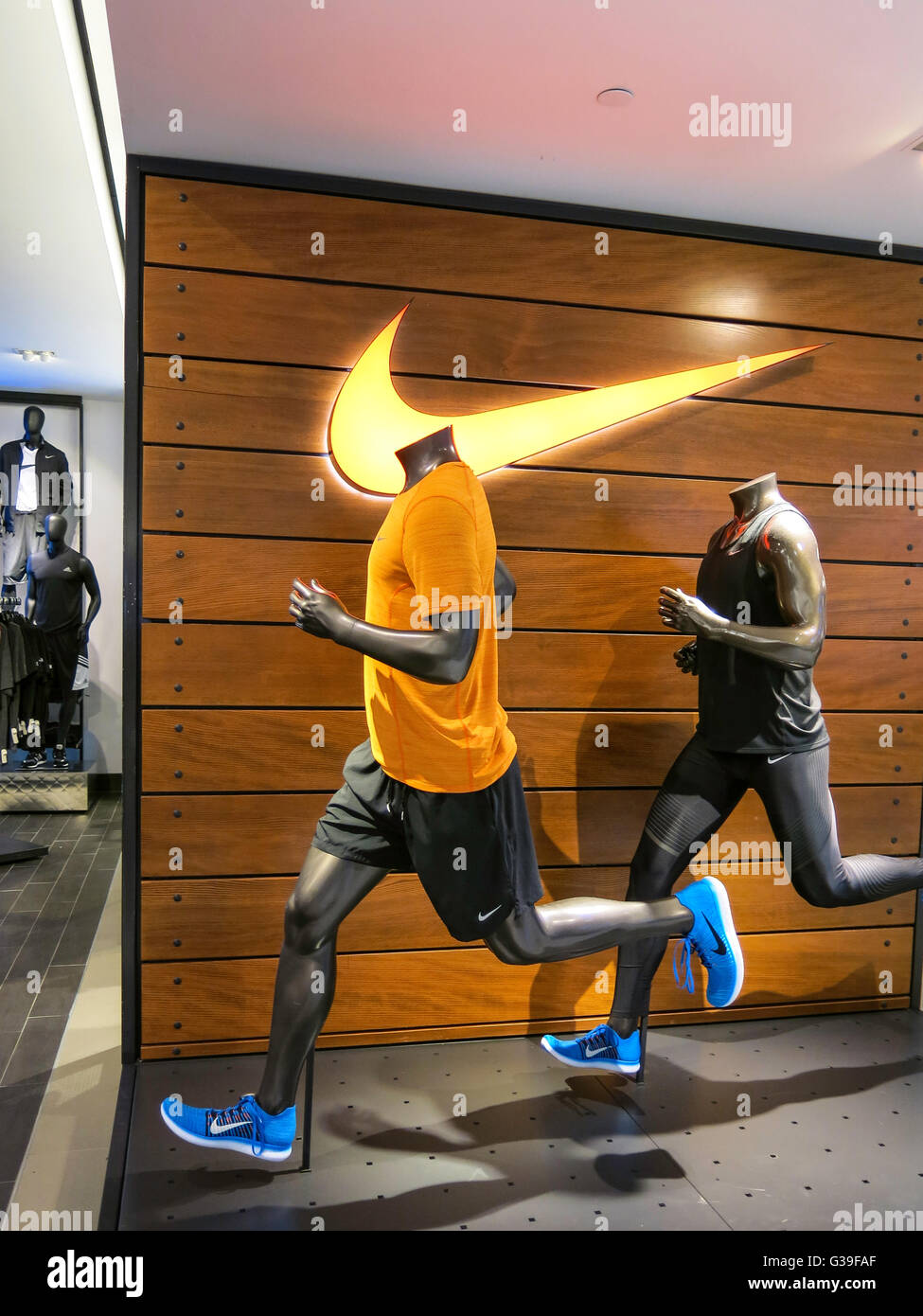 Vêtements de sport Nike, l'affichage du grand magasin Macy's Herald Square, New York, Banque D'Images