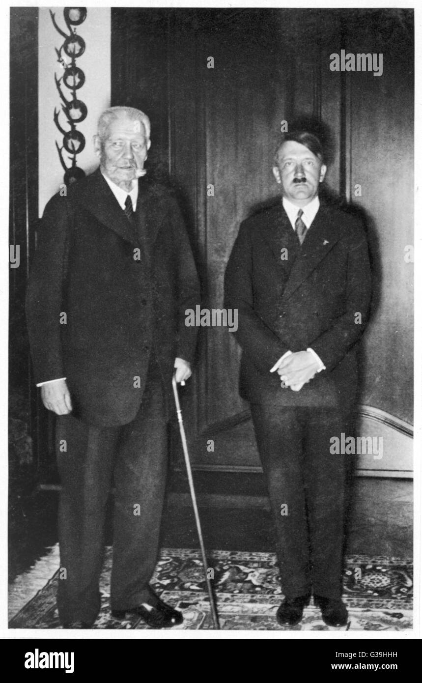 Adolf Hitler et Paul von Hindenburg Date : 1930 Banque D'Images