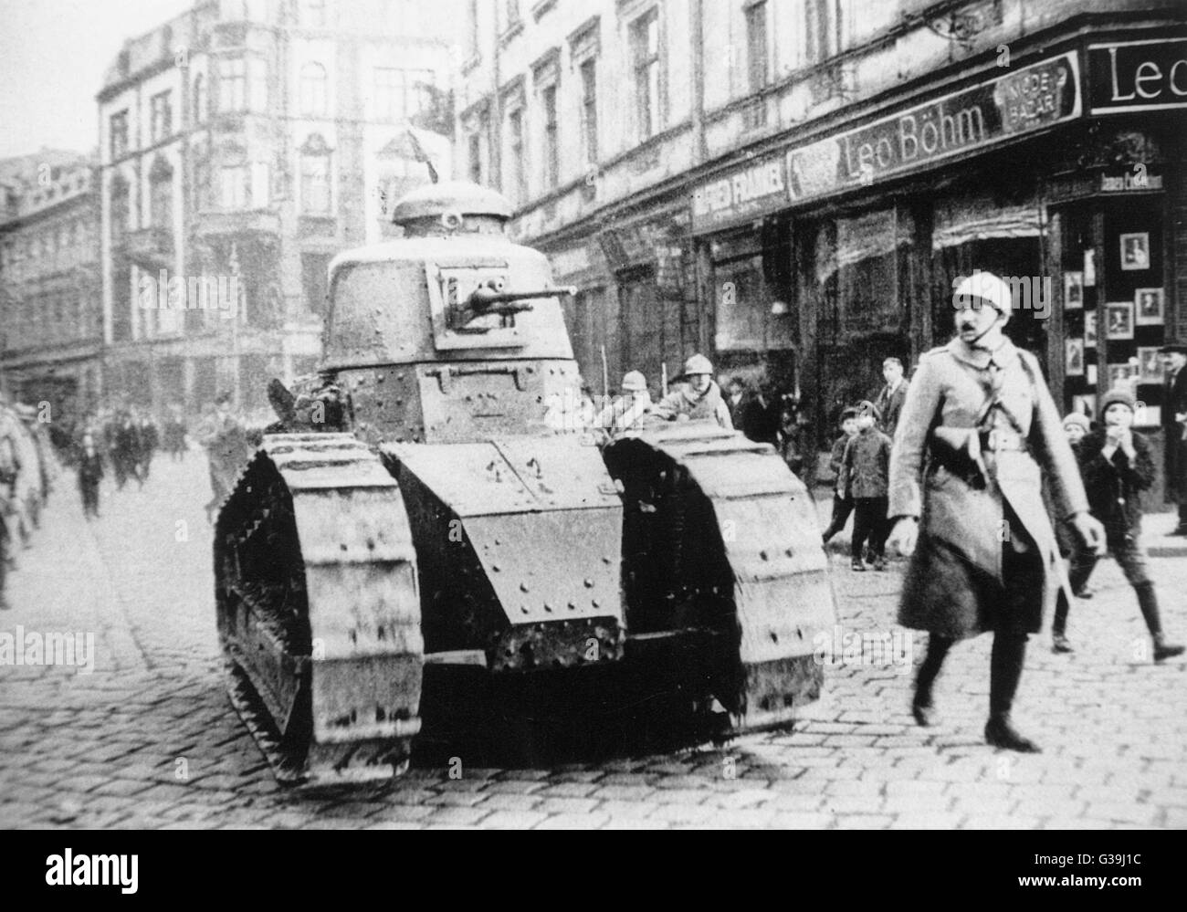 Occupation de la Ruhr. Les troupes françaises commandées 92100 dans la Ruhr lorsque l'Allemagne a fait défaut de paiements de réparations de guerre. Date : Janvier 1923 Banque D'Images