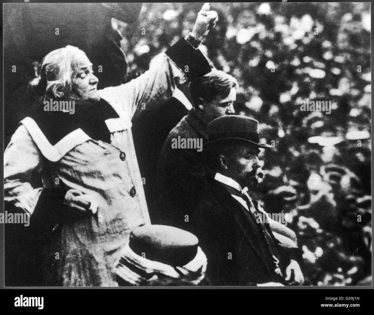 CLARA ZETKIN et féministe communiste allemand lors d'un rassemblement politique Date : 1857 - 1933 Banque D'Images