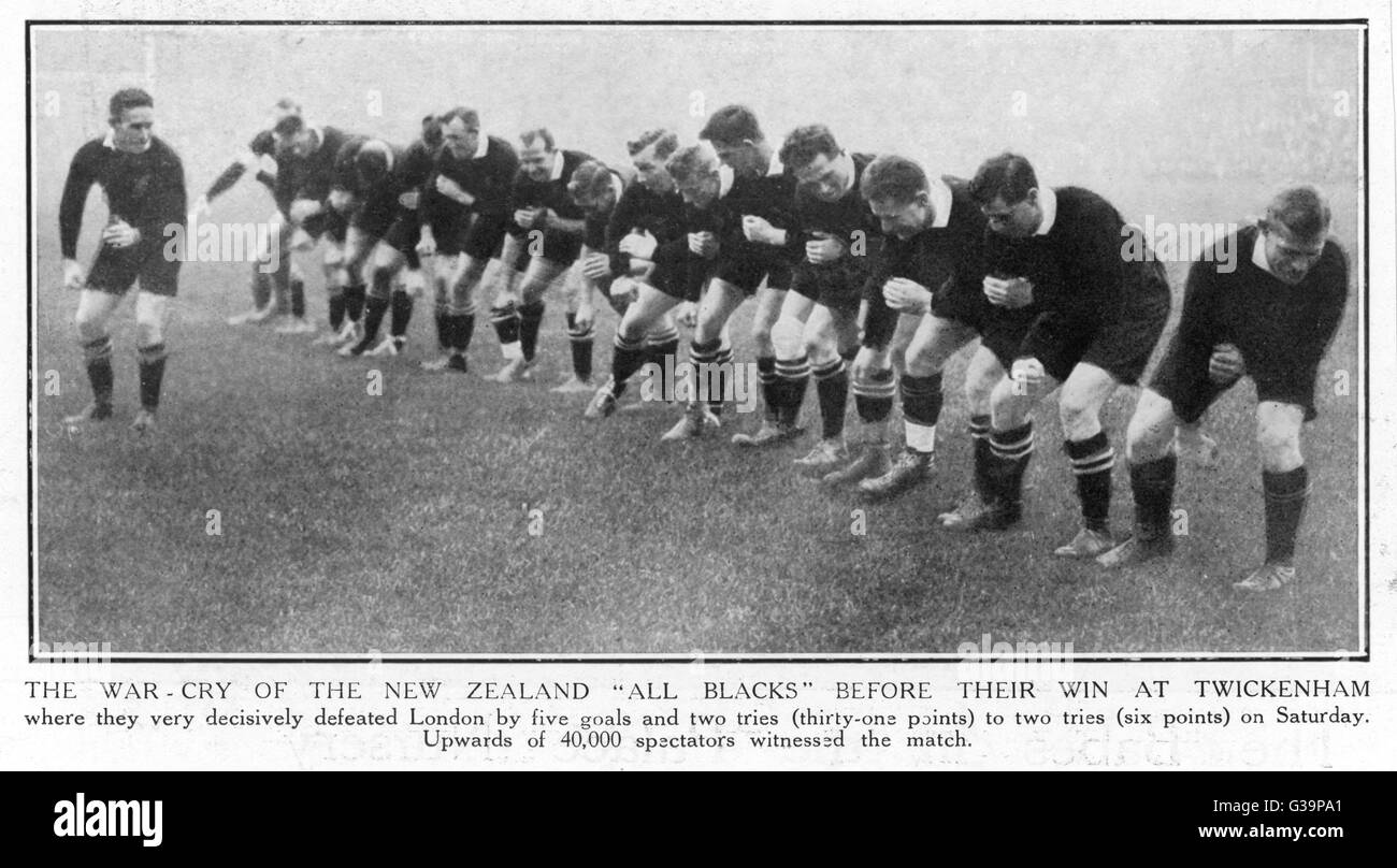 Le cri de guerre du New Zealand All Blacks avant qu'ils battre de façon  décisive à Twickenham Londres par 31-6. Date : 1924 Photo Stock - Alamy