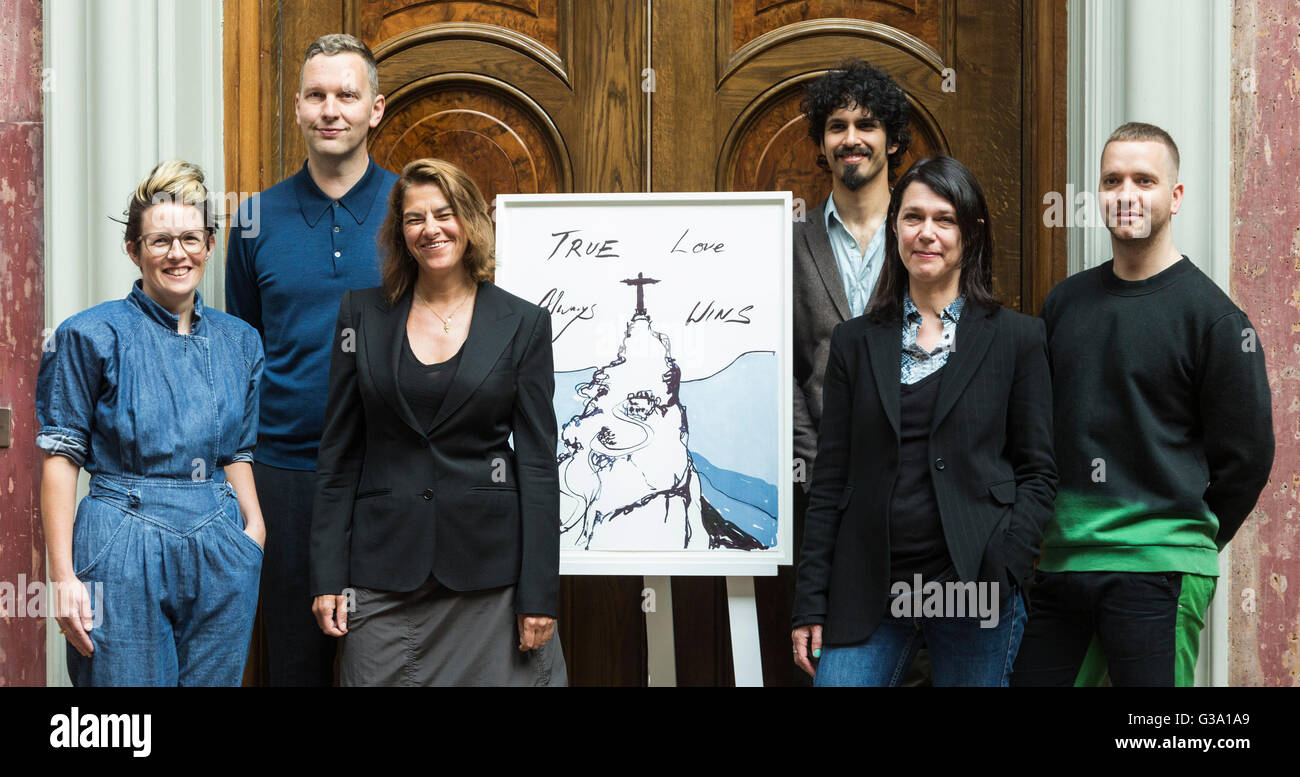Londres, Royaume-Uni. 9 juin 2016. L-R : Les artistes Anne Hardy, David Shrigley, Tracey Emin, Sarah Jones, Benjamin hauts et Eddie Peake posent avec Tracey Emin's photo à l'Académie Royale. Éditions compteur annoncent qu'ils vont créer les reproductions en édition limitée pour l'équipe Go au Rio Jeux Olympiques de 2016. Les huit artistes choisis pour faire les impressions sont Tracey Emin, Anne Hardy, Howard Hodkin, Sarah Jones, Eddie Peake, Benjamin Senior, David Shrigley et Sam Taylor-Johnson. Les impressions seront publiés le 2 août 2016 et sera disponible à l'achat exclusivement par countereditions.com Banque D'Images